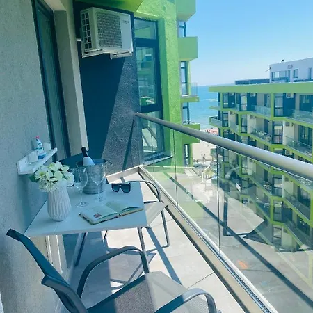 M&v Alezzi Pool Apartment