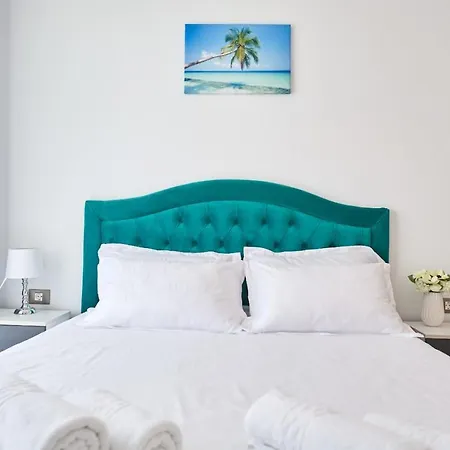 Apartment M&v Alezzi Pool