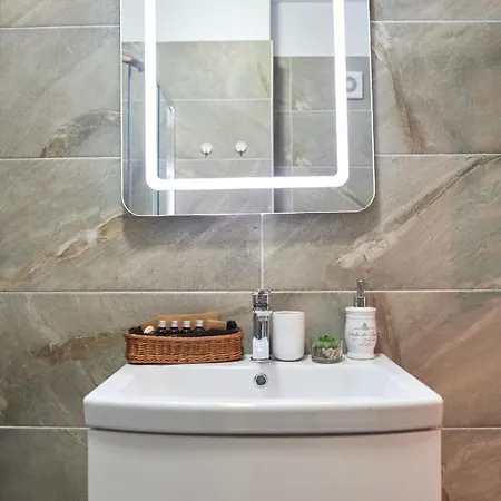 M&v Alezzi Pool Apartment *